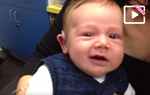 Bewegendes Video: Baby hört zum ersten Mal die Stimme seiner Mutter