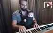 Video: Papa spielt Baby ein Gutenachtlied