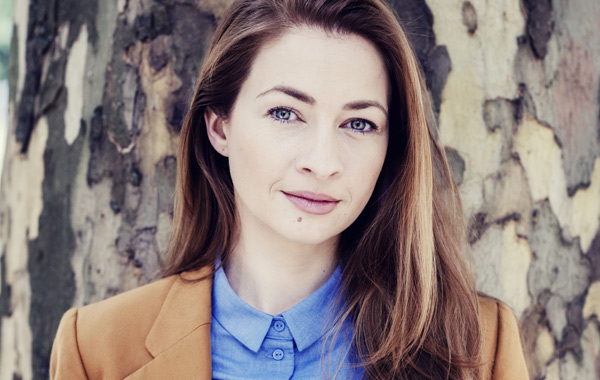 „Einmal breifrei“- Autorin Loretta Stern im Interview