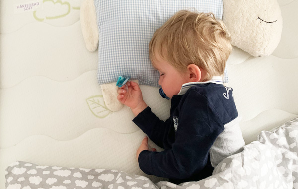 Besserer Kinderschlaf dank Zirbenholzmatratze