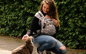 Warum muss ich ein Tragetuch eigentlich immer binden? Geht das nicht auch ohne?