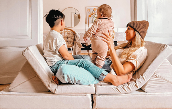 Sofa und Spielzeug in einem