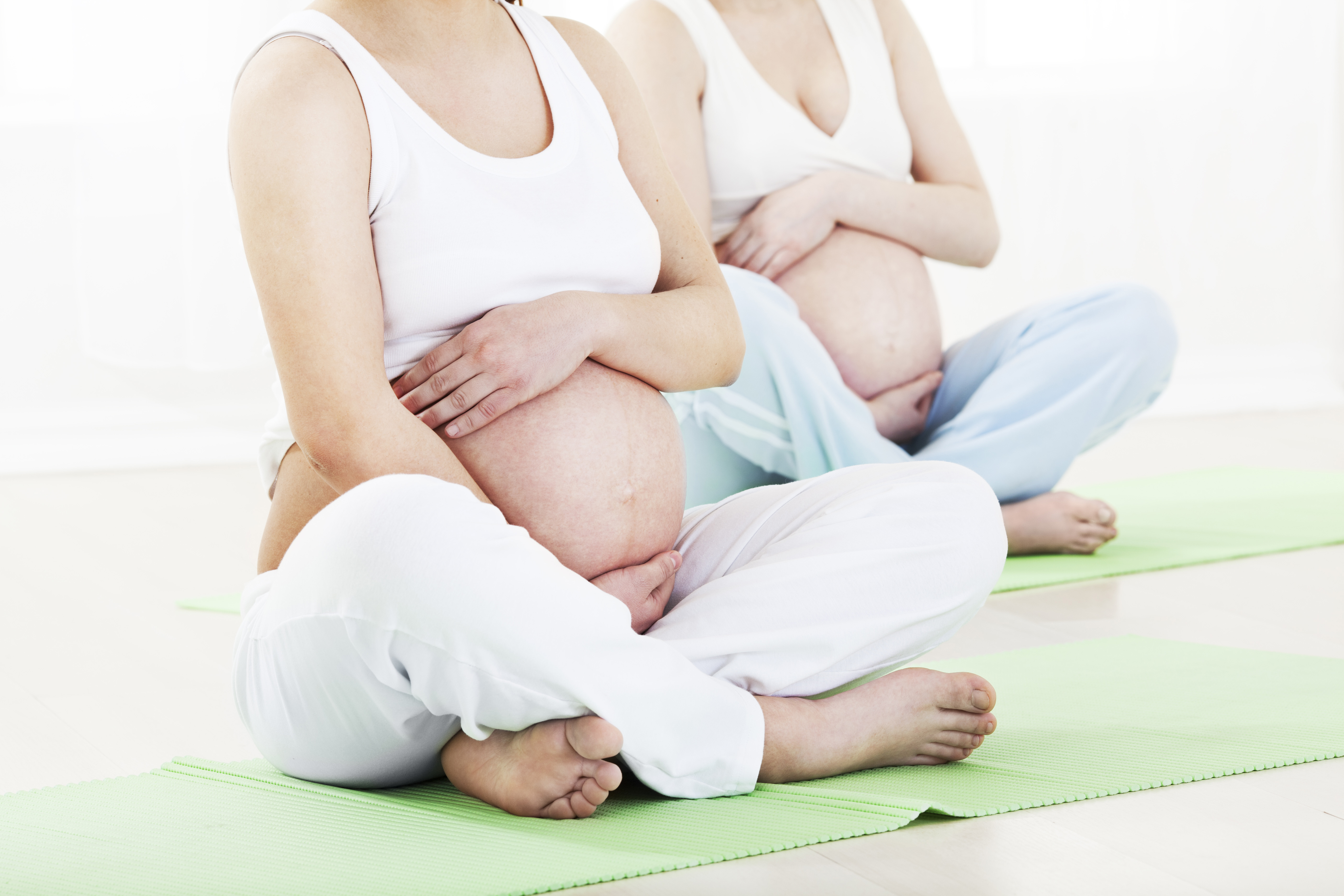Что нужна будущей маме. Подготовка к родам. Занятия подготовка к родам. Психопрофилактическая подготовка беременной к родам. Йога для беременных.